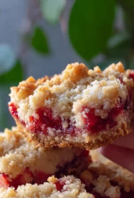 Strawberry cheesecake crumb bars with fresh strawberries and a crumbly topping