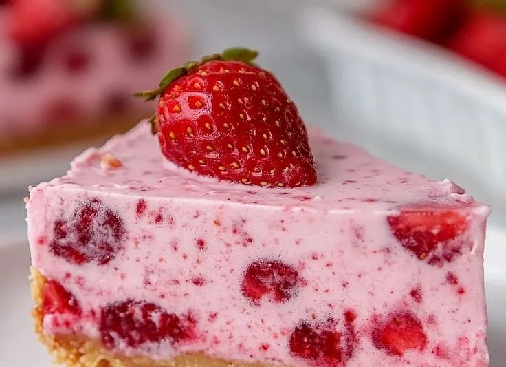 Creamy Strawberry Icebox Pie