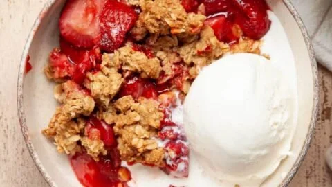 Healthy strawberry crumble dessert with fresh strawberries and crisp topping