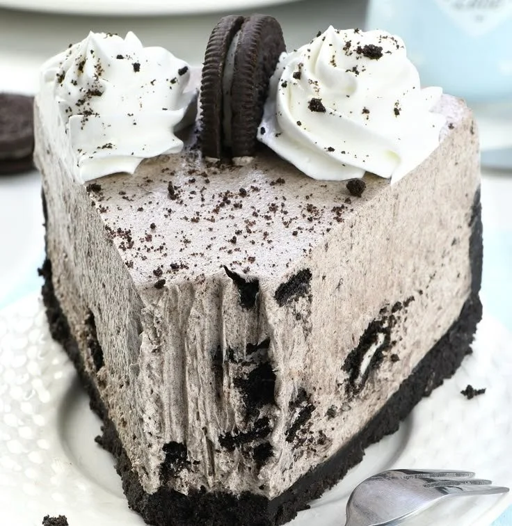 Delicious No-Bake Oreo Cheesecake topped with crushed Oreos and chocolate drizzle