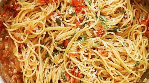 A delicious one pot pasta dish with fresh ingredients ready to serve.